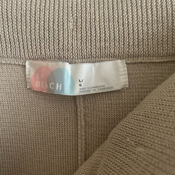 Free People Freya Set, falling petals, size LARGE - Picture 3 of 6